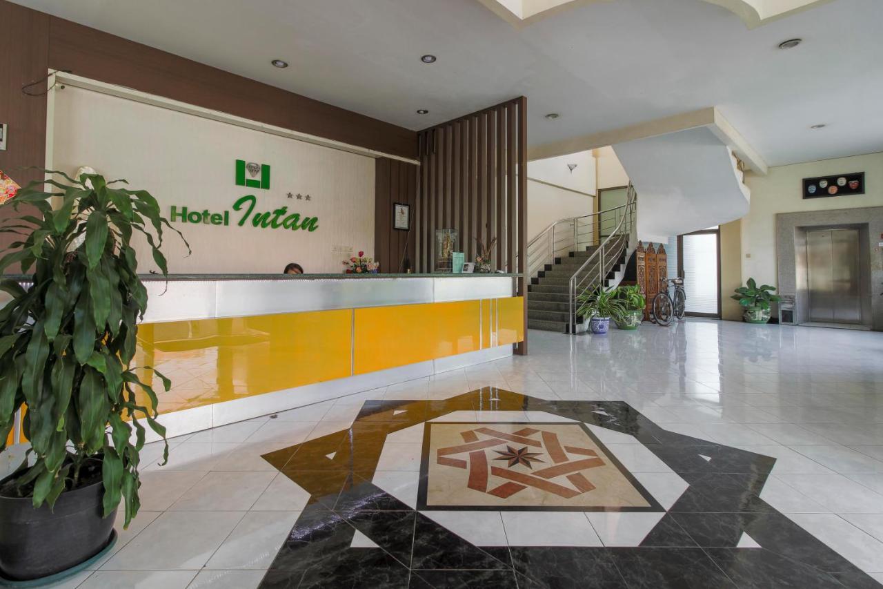 Reddoorz Plus Near Grage City Mall Cirebon Buitenkant foto